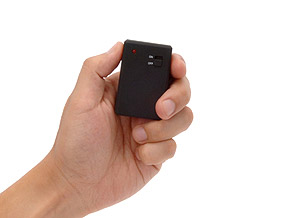 5.6×3.6×1.5cm 送信機は手のひらに隠れる小型サイズ。