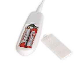使用電池は単四電池×2本（付属）