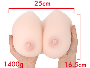 デカい・重い・柔らかいの三拍子揃ったパーフェクト美乳。乳輪もほんのりピンクです。 ※数値はｎｌｓ実測値